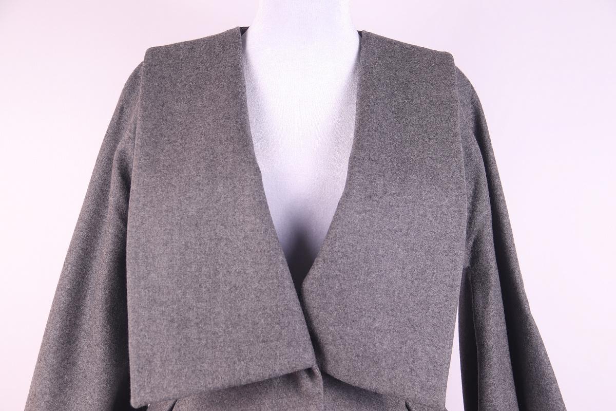 Alexander McQueen 2010 Cappotto in lana grigio in vendita 6