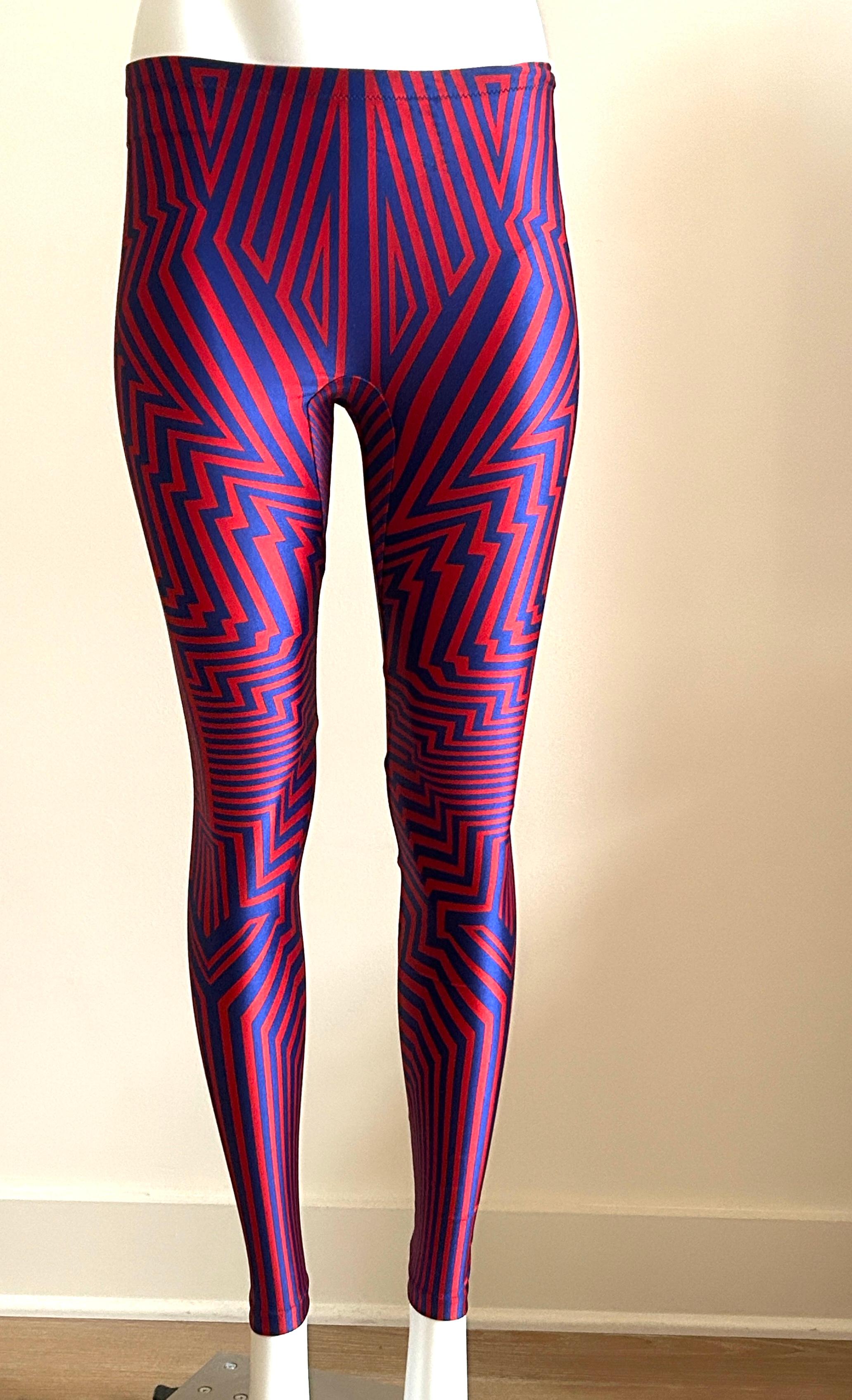 Alexander Mcqueen geometric print leggings in a red and blue maze like pattern from the Resort 2010 collection.

77% polyamide, 23% elastane. 

Made in Italy.

Size S. (Very stretchy.)
Waist 22