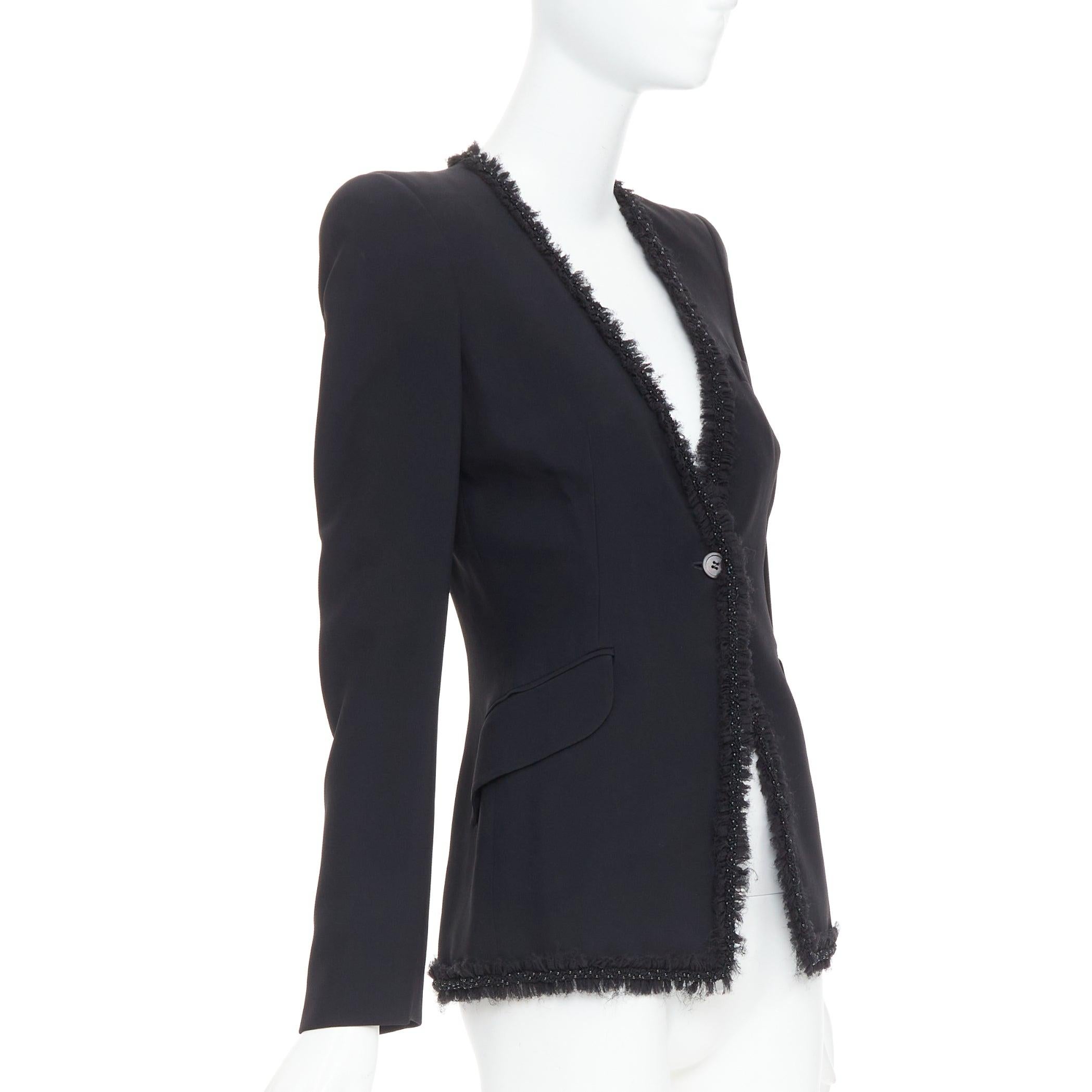 ALEXANDER MCQUEEN 2011 Perlen ausgefranste Blazerjacke mit Rüschenkragenbesatz IT40 S (Schwarz) im Angebot