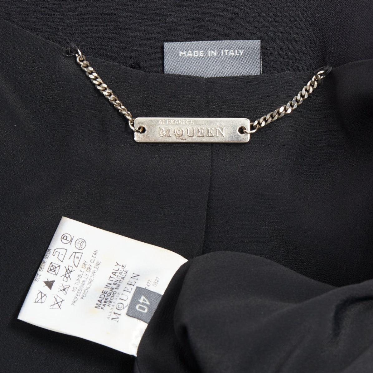 ALEXANDER MCQUEEN 2011 Perlen ausgefranste Blazerjacke mit Rüschenkragenbesatz IT40 S im Angebot 3