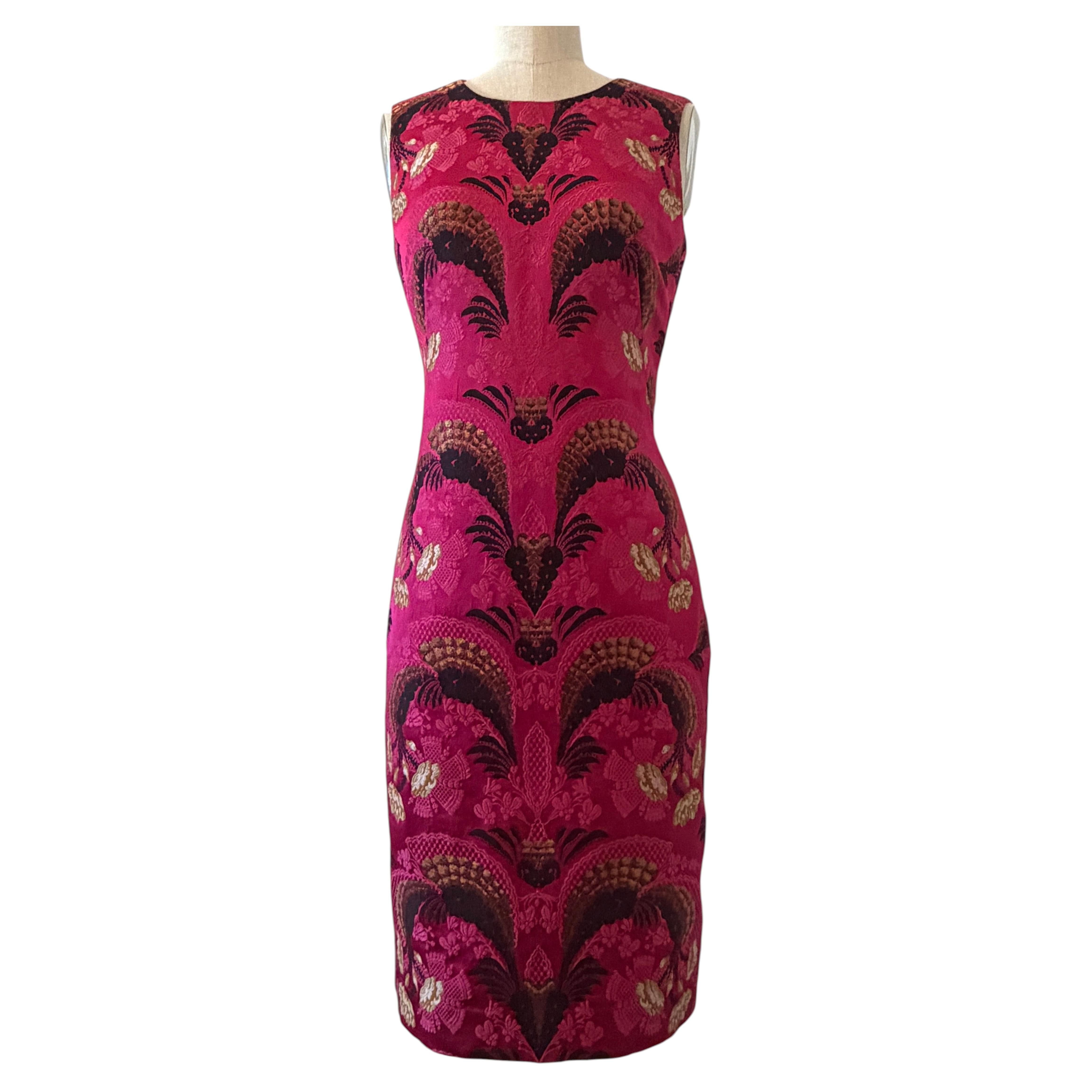 Alexander McQueen 2011 Brokatkleid in Magenta-Rosa, Schwarz und Gold mit Blumenmuster