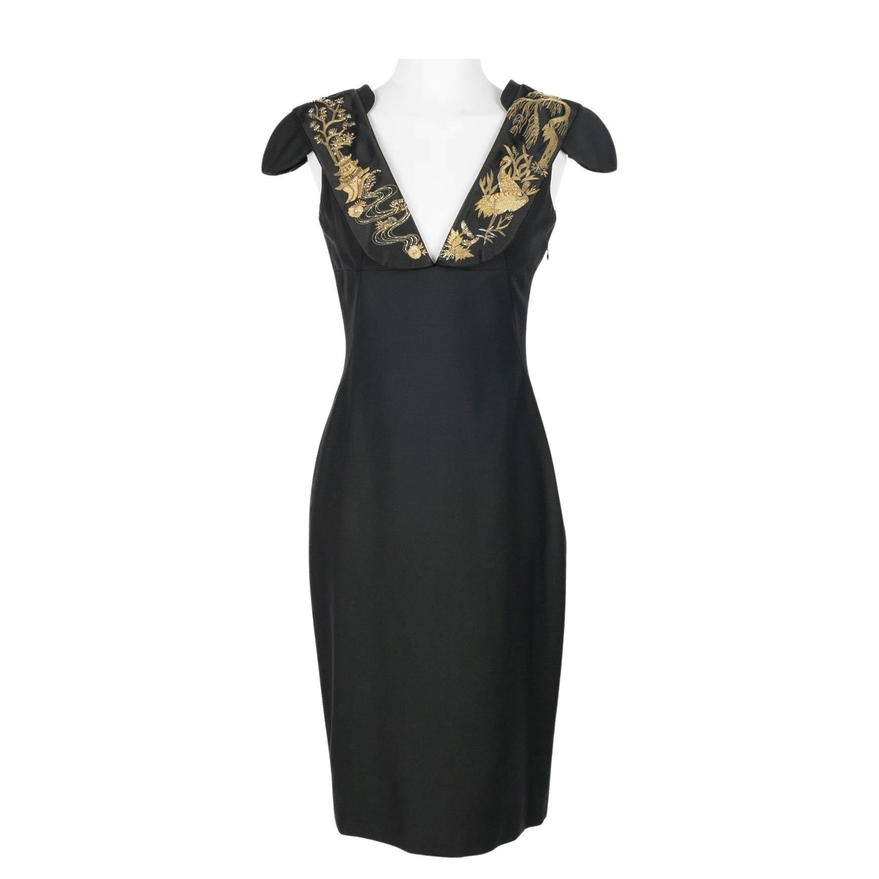 Alexander McQueen Resort 2011 - Vestito nero di media lunghezza con colletto in vendita