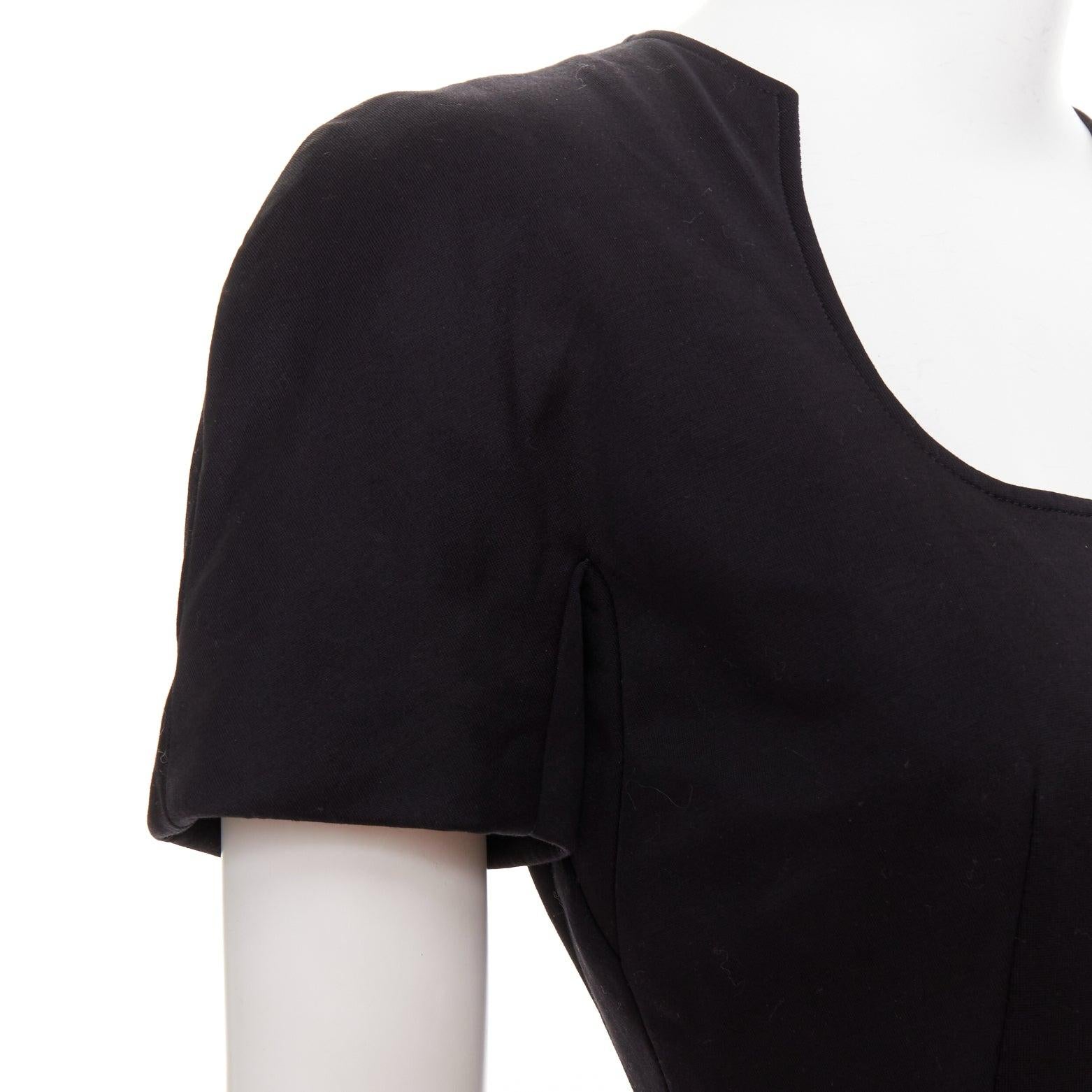 ALEXANDER MCQUEEN 2013 mini vestido negro de algodón con cuello redondo y manga corta IT40 S
Referencia: TGAS/F00182
Marca: Alexander McQueen
Diseñador: Lee Alexander McQueen
Colección: 2013
Material: Algodón, mezcla
Color: Negro
Patrón: