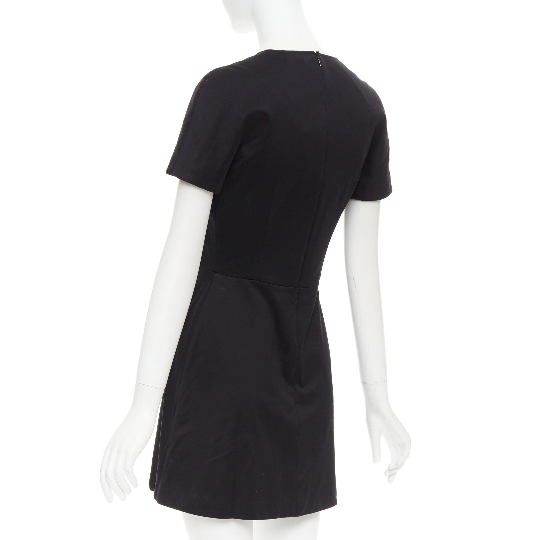 ALEXANDER MCQUEEN 2013 mini vestido negro de algodón con cuello redondo y manga corta IT40 S en venta 1