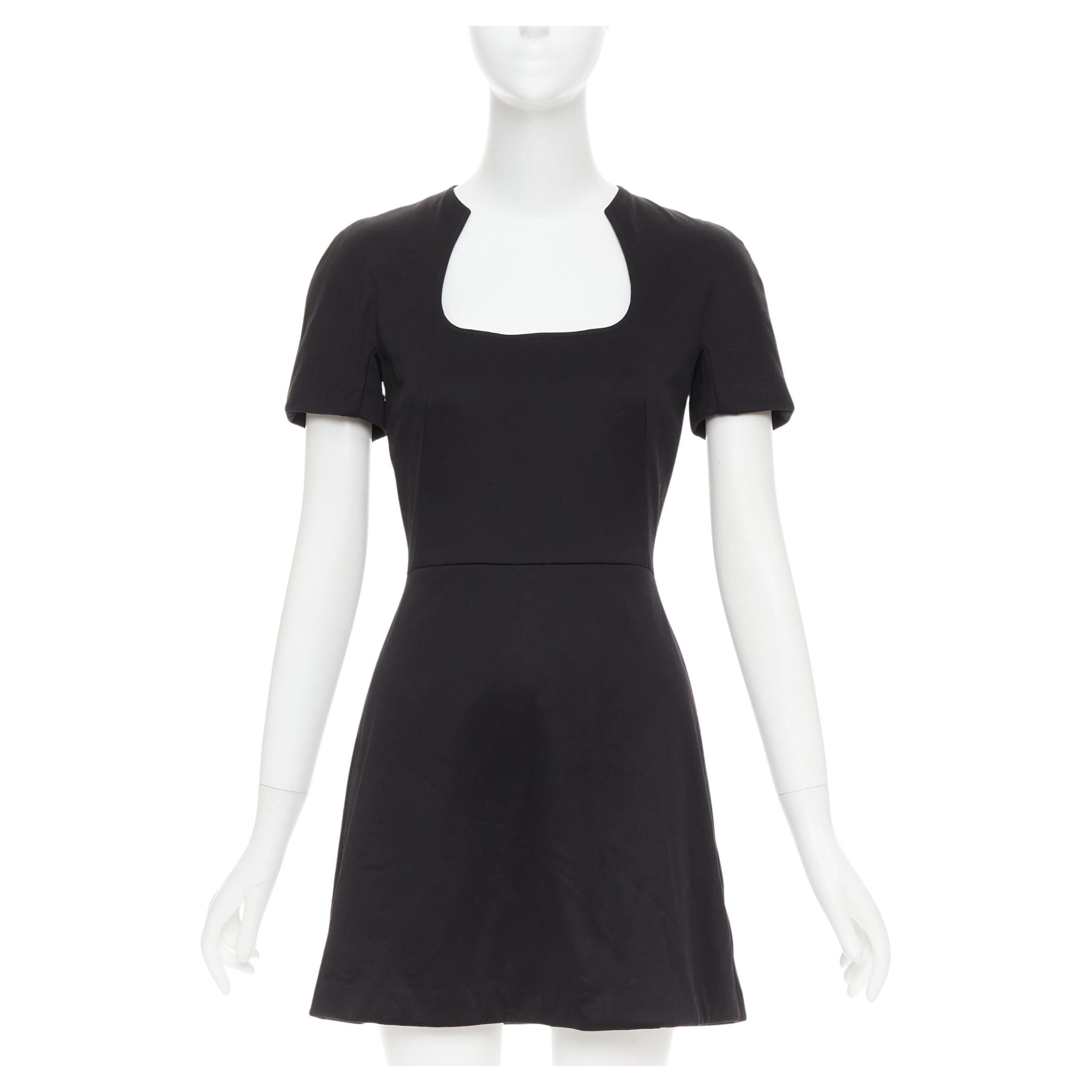 ALEXANDER MCQUEEN 2013 mini vestido negro de algodón con cuello redondo y manga corta IT40 S en venta