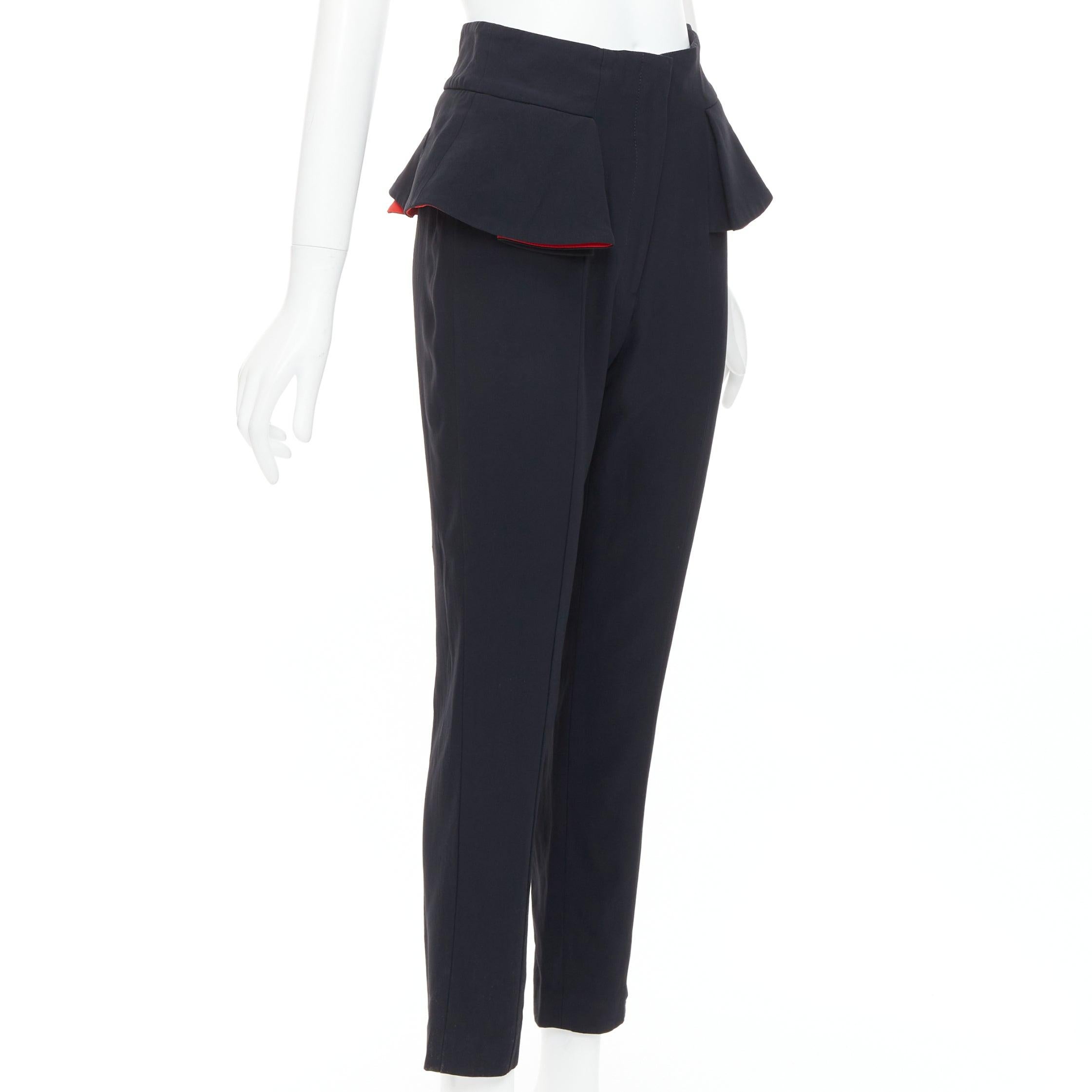Noir Pantalon court ALEXANDER MCQUEEN 2013 avec doublure rouge noire et péplum IT40 S en vente