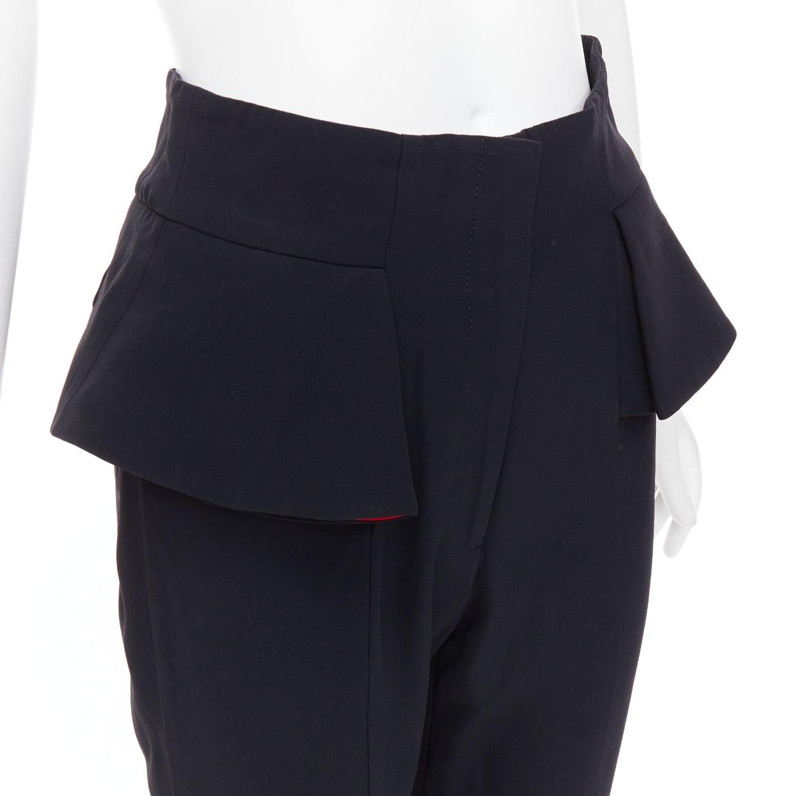 Pantalon court ALEXANDER MCQUEEN 2013 avec doublure rouge noire et péplum IT40 S en vente 2