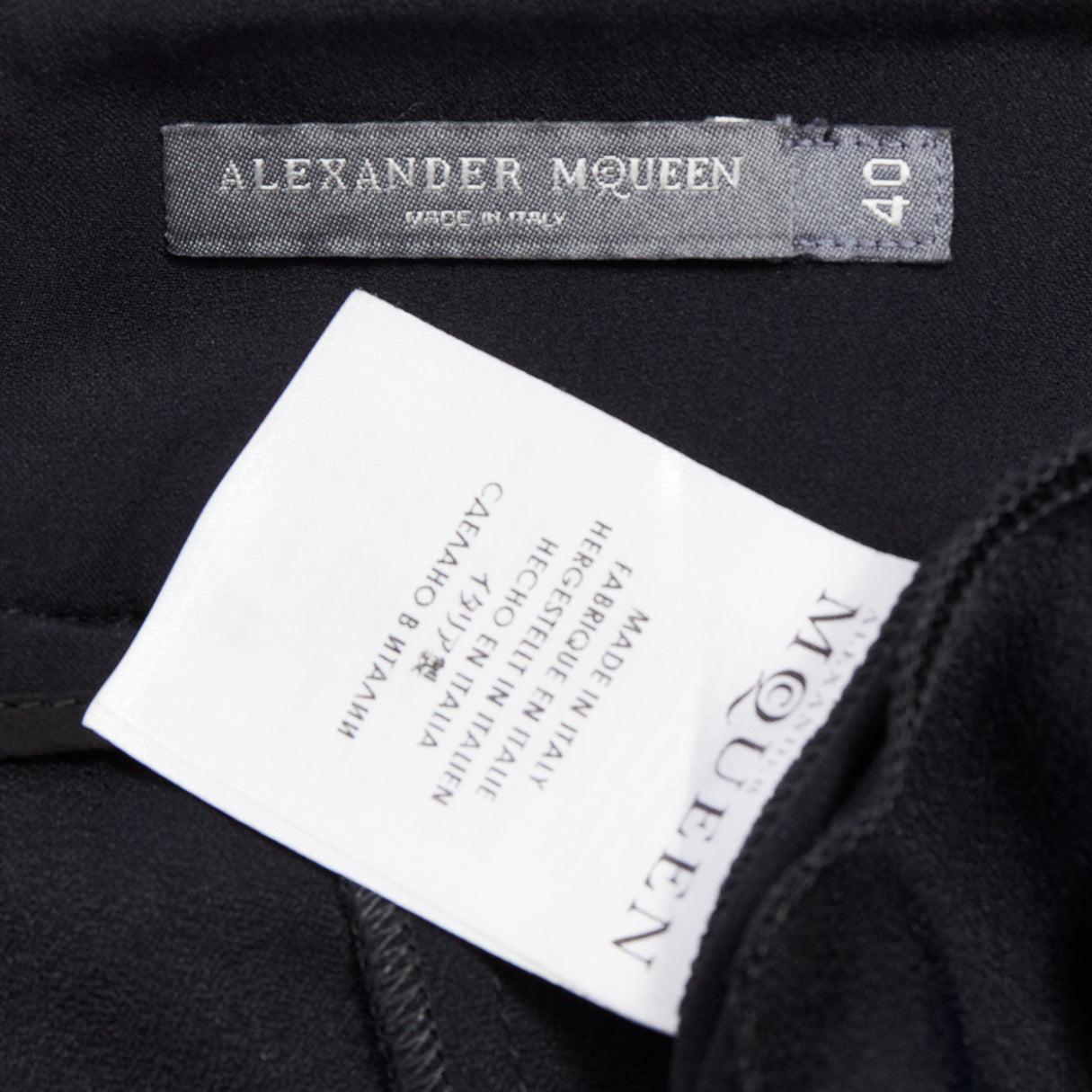 Pantalon court ALEXANDER MCQUEEN 2013 avec doublure rouge noire et péplum IT40 S en vente 3