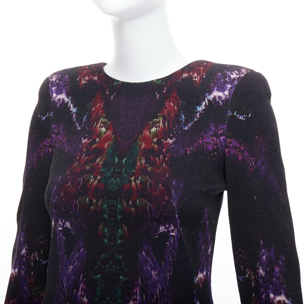 ALEXANDER MCQUEEN 2014 black purple wool blend feather print sheath dress IT38 XS
Reference: JACG/A00175
Brand: Alexander McQueen
Designer: Lee Alexander McQueen
Collection: 2014
Material: Wool, Blend
Color: Black, Multicolour
Pattern: