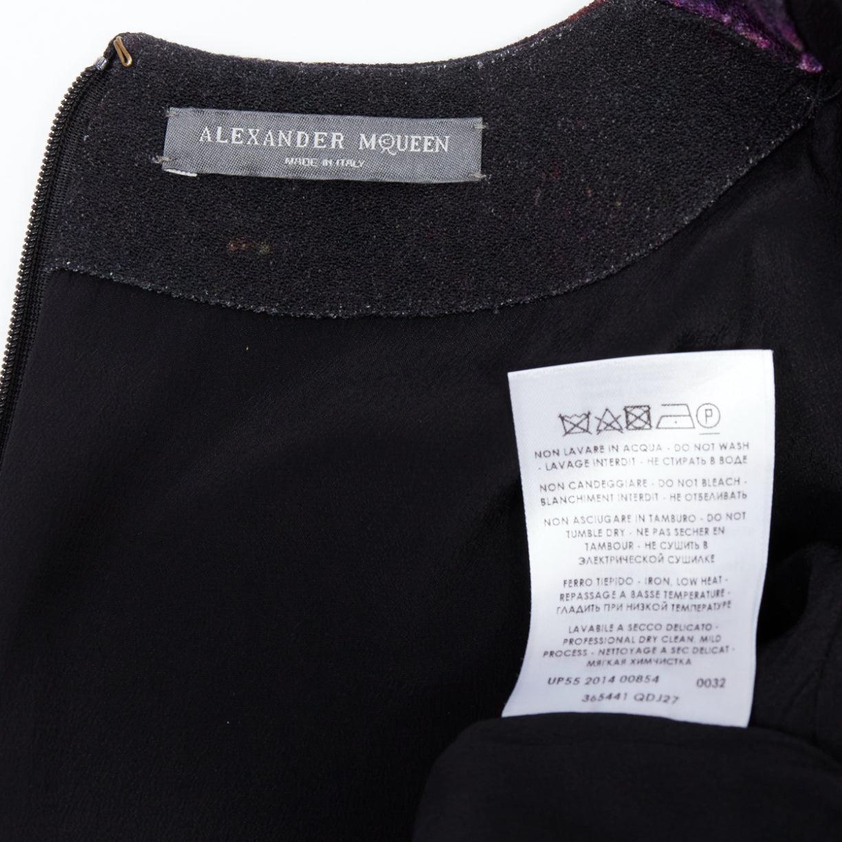 ALEXANDER MCQUEEN 2014 black purple wool blend feather print sheath dress IT38 For Sale 3