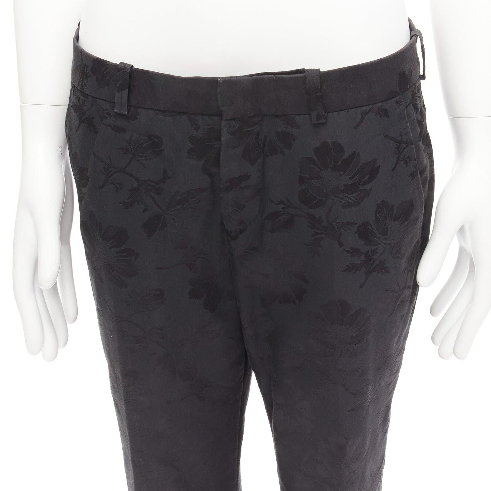 ALEXANDER MCQUEEN 2015 black floral jacquard tapered dress pants IT46 S
Reference: CNLE/A00251
Brand: Alexander McQueen
Collection: 2015
Material: Cotton, Silk
Color: Black
Pattern: Barocco
Closure: Zip Fly
Lining: Black Fabric
Made in: