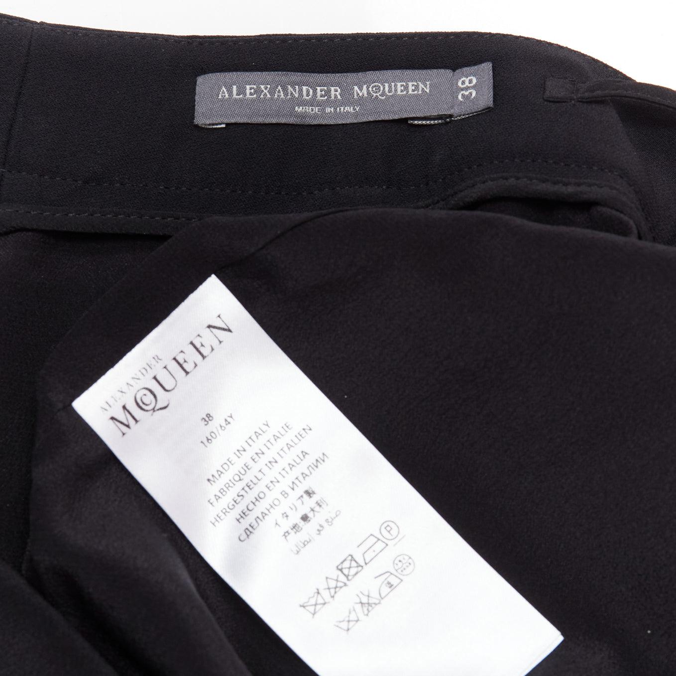 ALEXANDER MCQUEEN 2016 - Robe minimale noire à double rabat sur le devant skort IT38 XS en vente 4