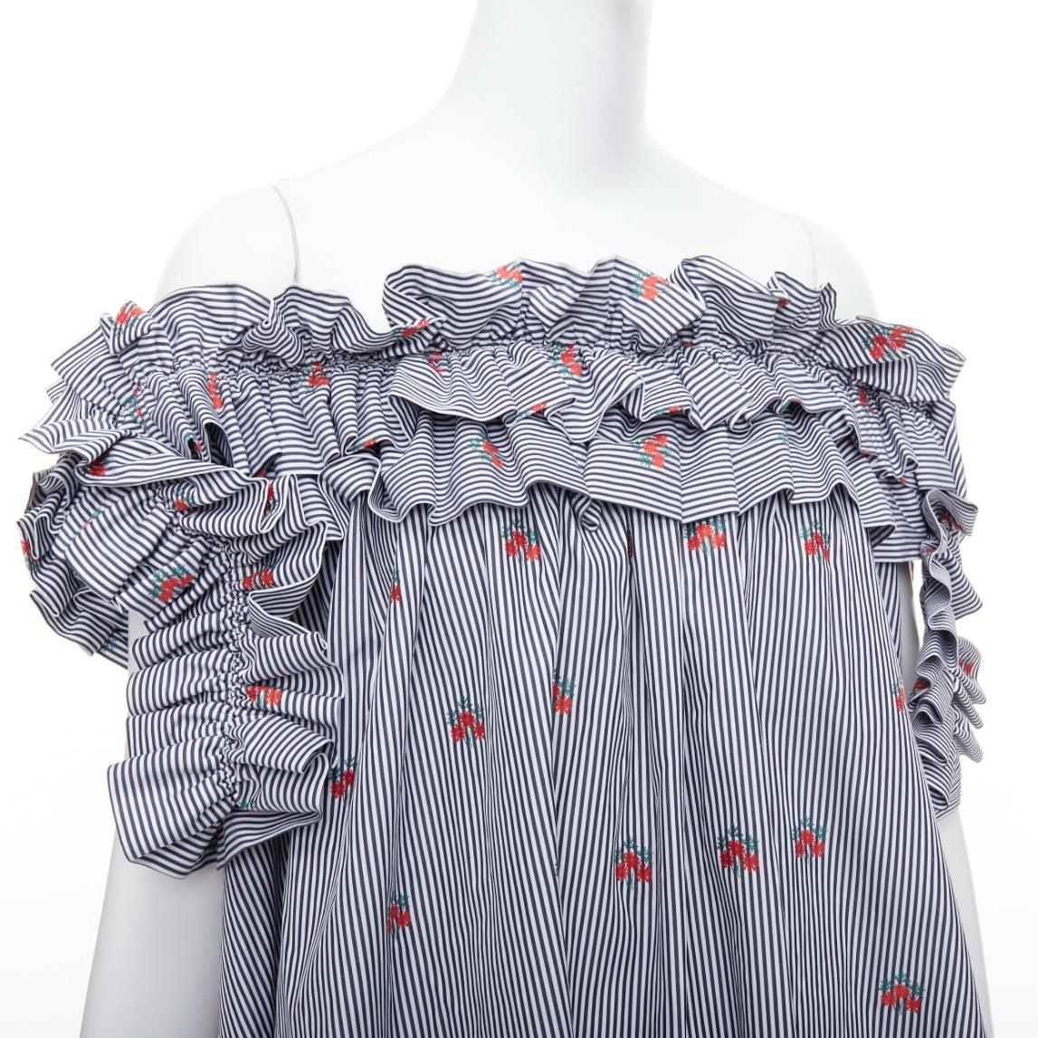 ALEXANDER MCQUEEN 2017 red floral blue pinstripe ruffle tent dress IT42 M
Reference: TGAS/E00302
Brand: Alexander McQueen
Designer: Sarah Burton
Collection: 42767
Material: Cotton
Color: Navy, Red
Pattern: Floral
Closure: Elasticated
Extra Details: