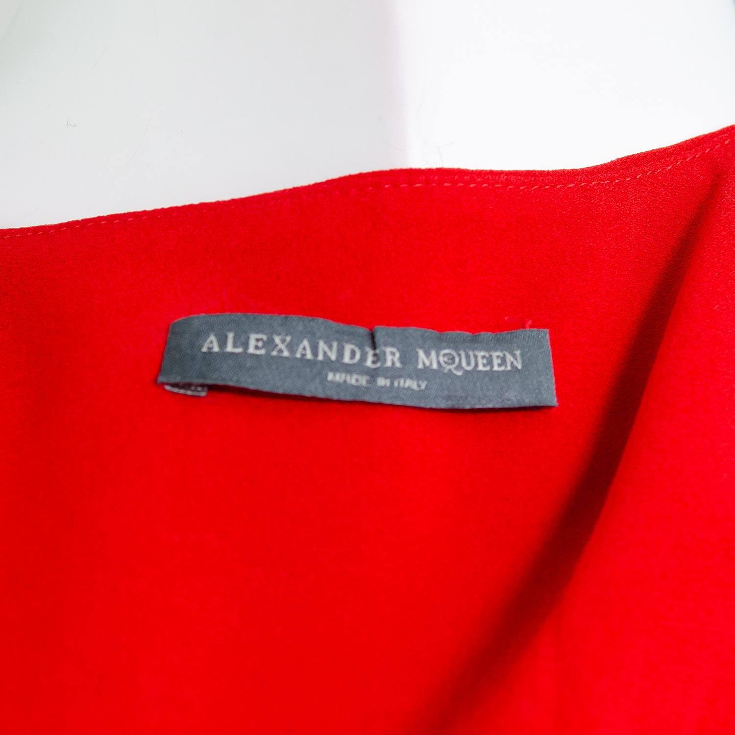 ALEXANDER MCQUEEN 2018 Rotes Kleid mit Ausschnitt XS im Angebot 7