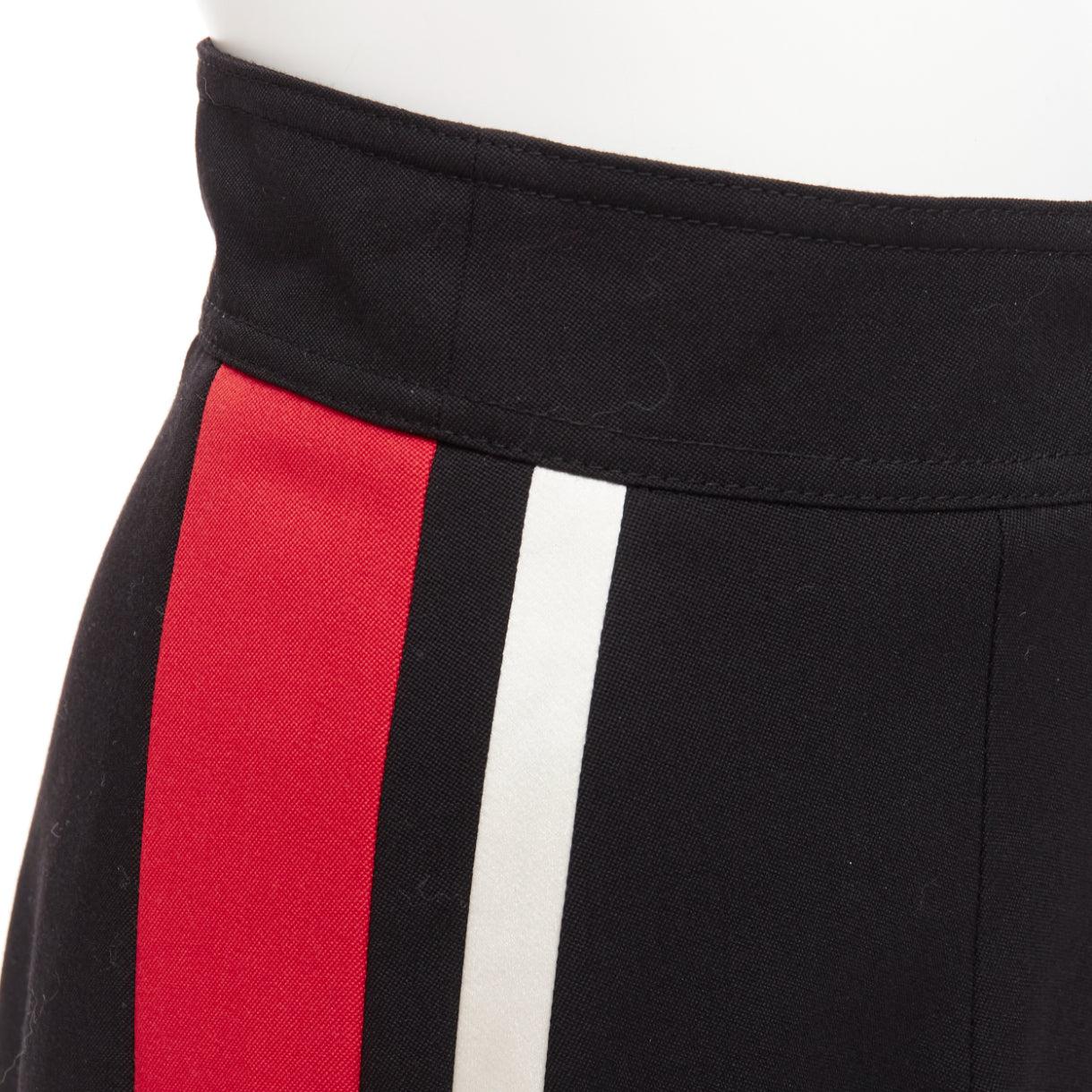 ALEXANDER MCQUEEN 2018 red white stripe black virgin wool wide shorts IT38 XS In Excellent Condition For Sale In Hong Kong, NT