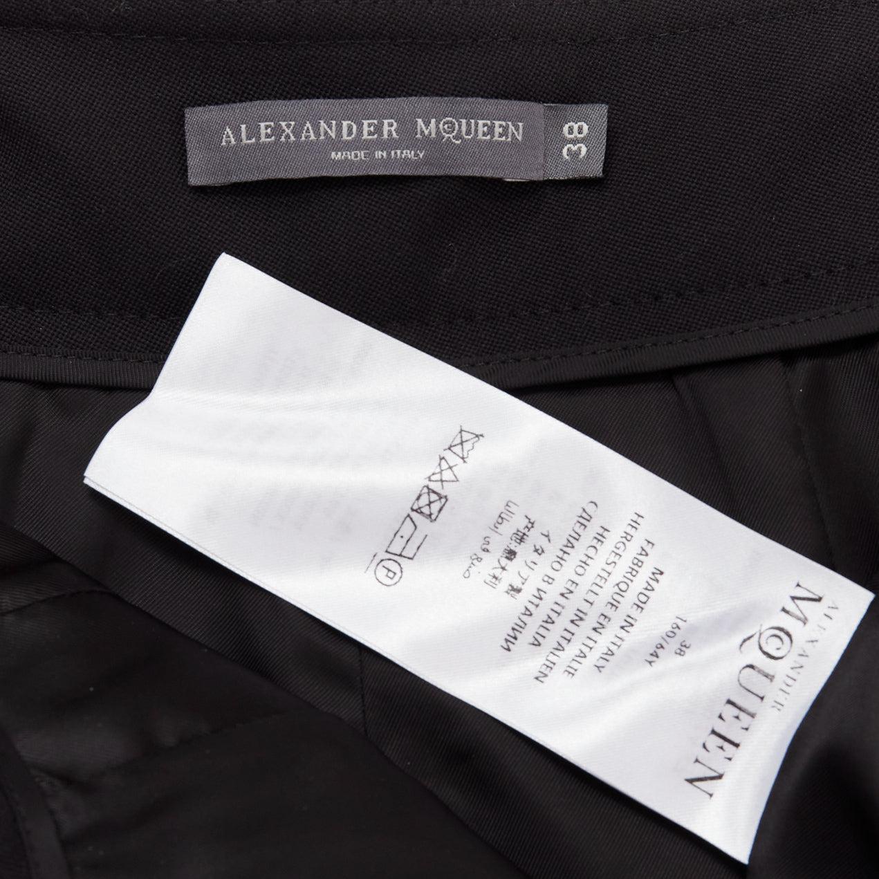 ALEXANDER MCQUEEN 2018 Rot-Weiß gestreifte breite Shorts aus schwarzer Schurwolle IT38 XS im Angebot 3