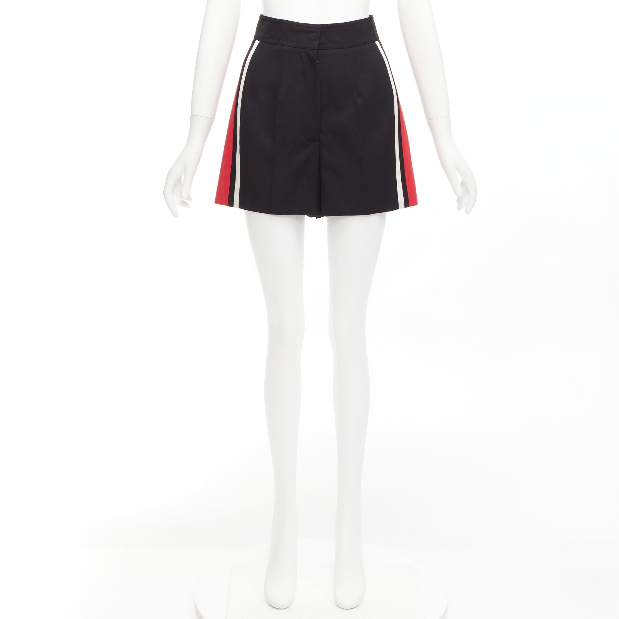 Short large ALEXANDER MCQUEEN 2018 à rayures rouges et blanches en laine vierge noire IT38 XS en vente 5