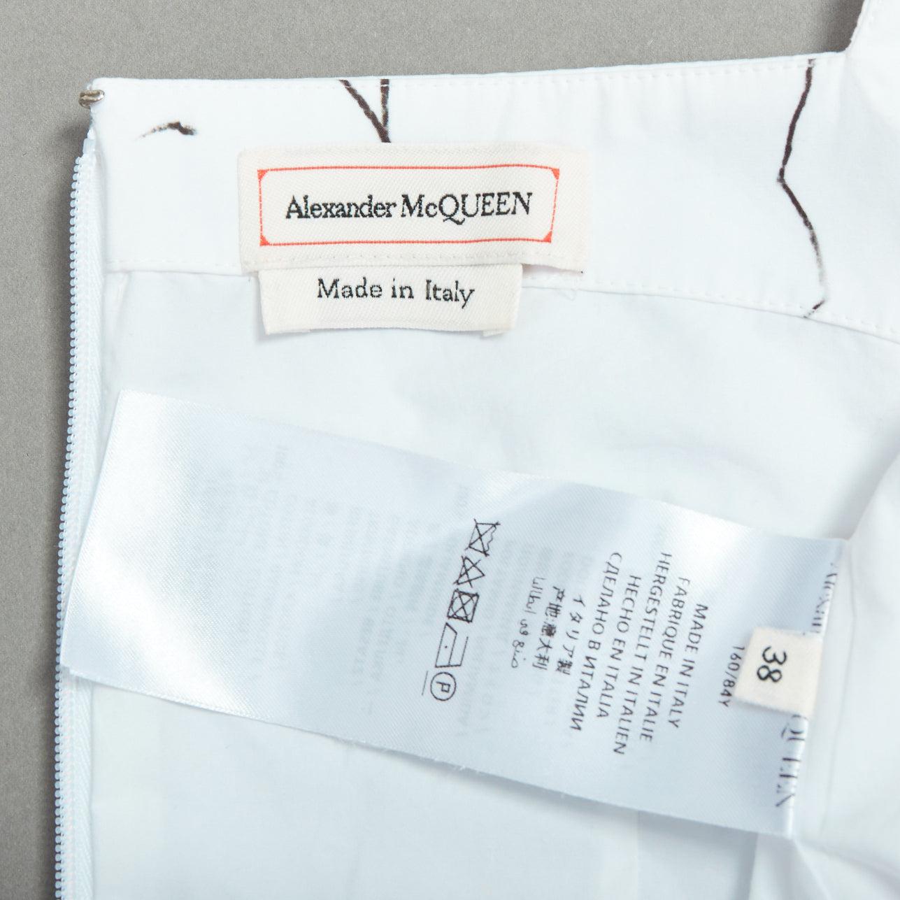 ALEXANDER MCQUEEN 2019 vestido negro de manga abullonada con estampado de ilustración de bocetos IT38 XS en venta 3