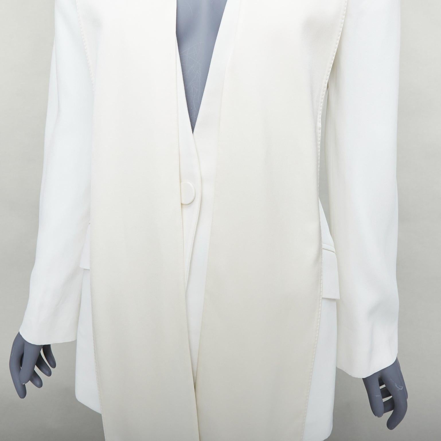 ALEXANDER MCQUEEN 2019 - Veste blazer de smoking longue en soie crème IT42 M
Référence : JACG/A00207
Marque : Alexander McQueen
Designer : Sarah Burton
Collection : 2019
MATERIAL : Viscose, mélange
Couleur : Crème
Motif : Solide
Fermeture :