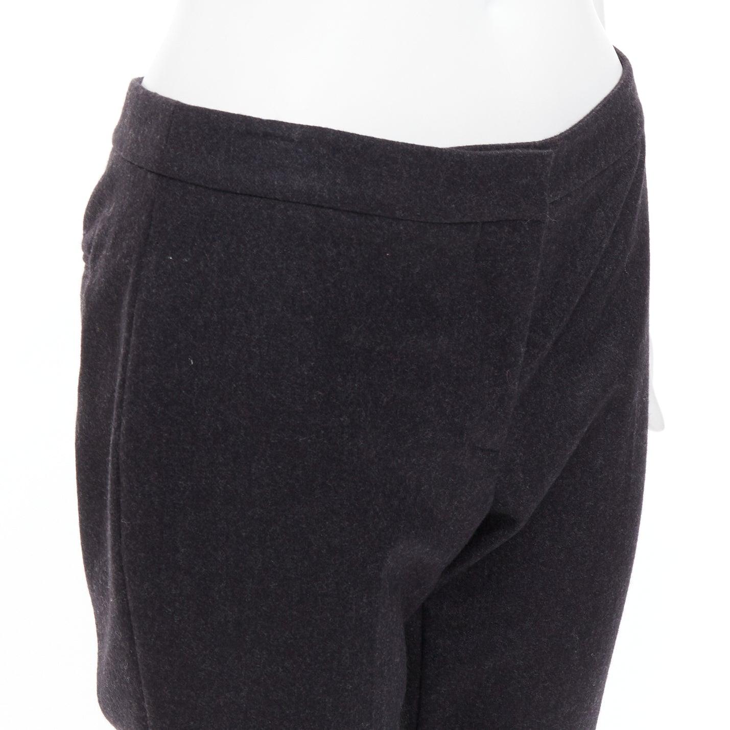 Alexander McQueen 2019 pantaloni bootcut affusolati in lana grigia IT38 XS
Riferimento: GEGG/A00199
Marchio: Alexander McQueen
Designer: Sarah Burton
Collezione: 2019
Materiale: Lana
Colore: Grigio
Modello: Tinta unita
Chiusura: Zip Fly
Dettagli