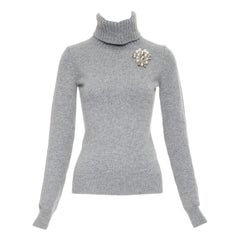 ALEXANDER MCQUEEN 2020 100% cashmere pearl crystal brooch turtleneck sweater