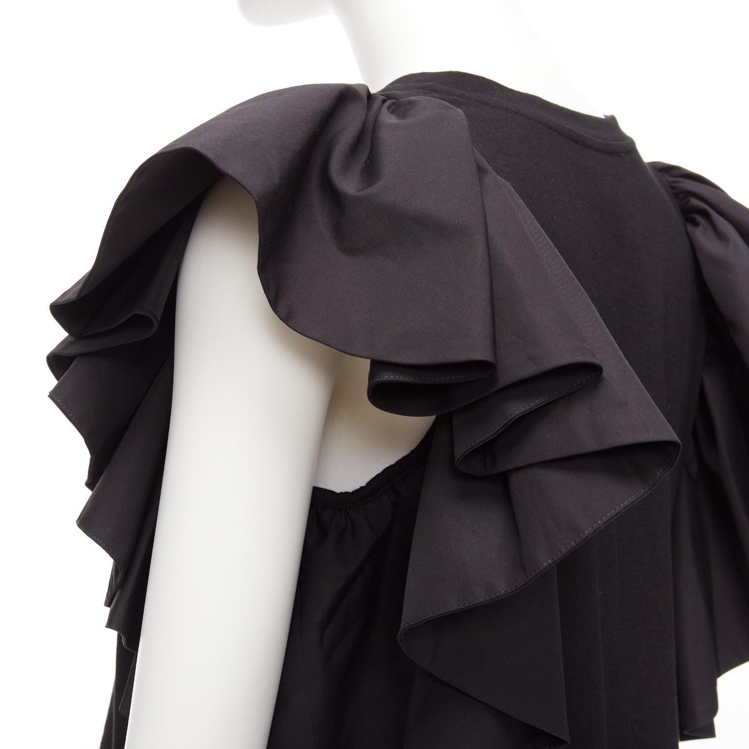 ALEXANDER MCQUEEN 2020 black ruffle cap sleeve bateau crop top IT38 XS
Reference: AAWC/A00799
Brand: Alexander McQueen
Designer: Sarah Burton
Collection: 2020
Material: Cotton
Color: Black
Pattern: Solid
Closure: Slip On
Lining: Black Cotton
Made