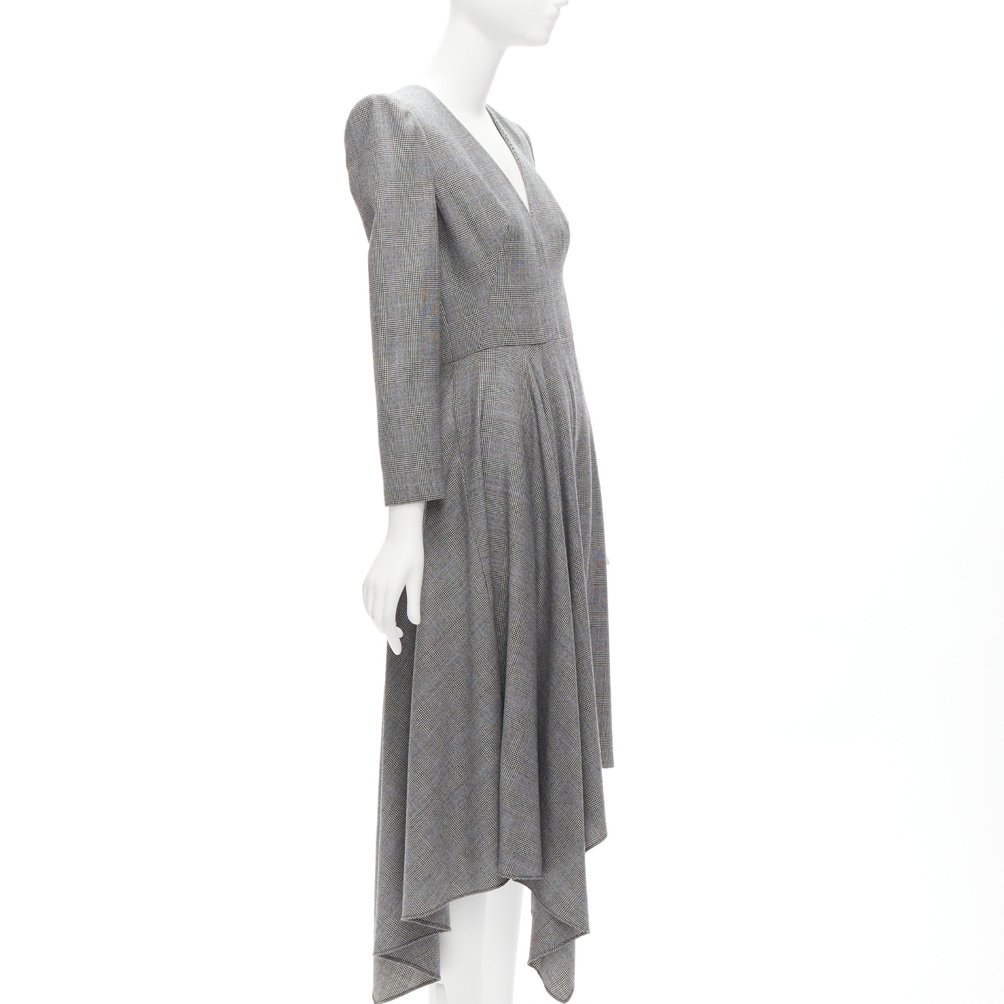 ALEXANDER MCQUEEN 2020 grey houndstooth wool V-neck asymmetric drape dress IT40 L
Reference: TGAS/D00951
Brand: Alexander McQueen
Designer: Sarah Burton
Collection: 2020
Material: Wool, Blend
Color: Grey
Pattern: Houndstooth
Closure: Zip
Extra