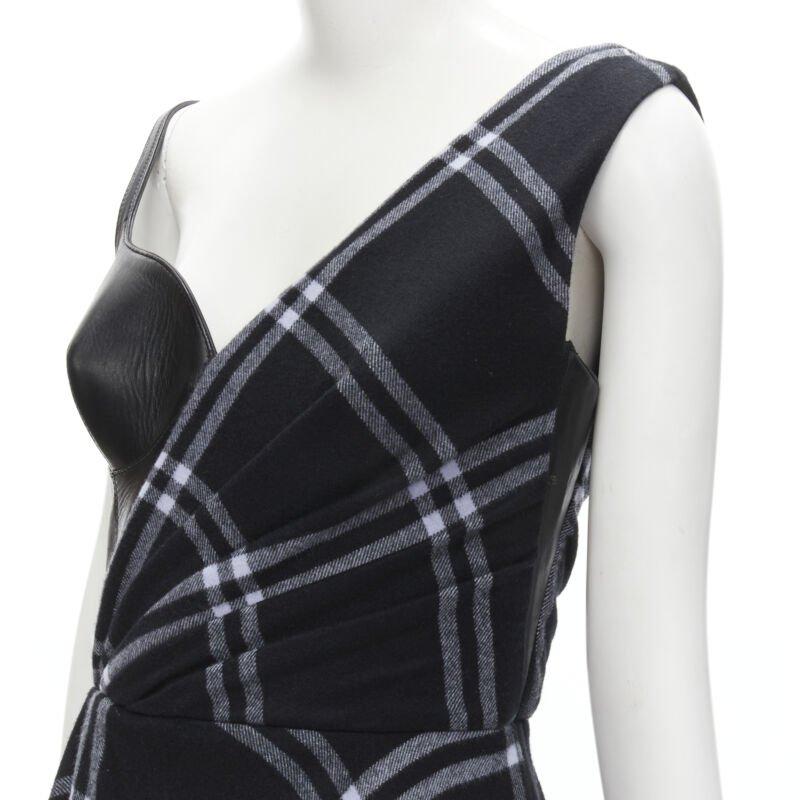 ALEXANDER MCQUEEN 2020 Runway buste en cuir noir robe à carreaux drapés marine IT42 M 2