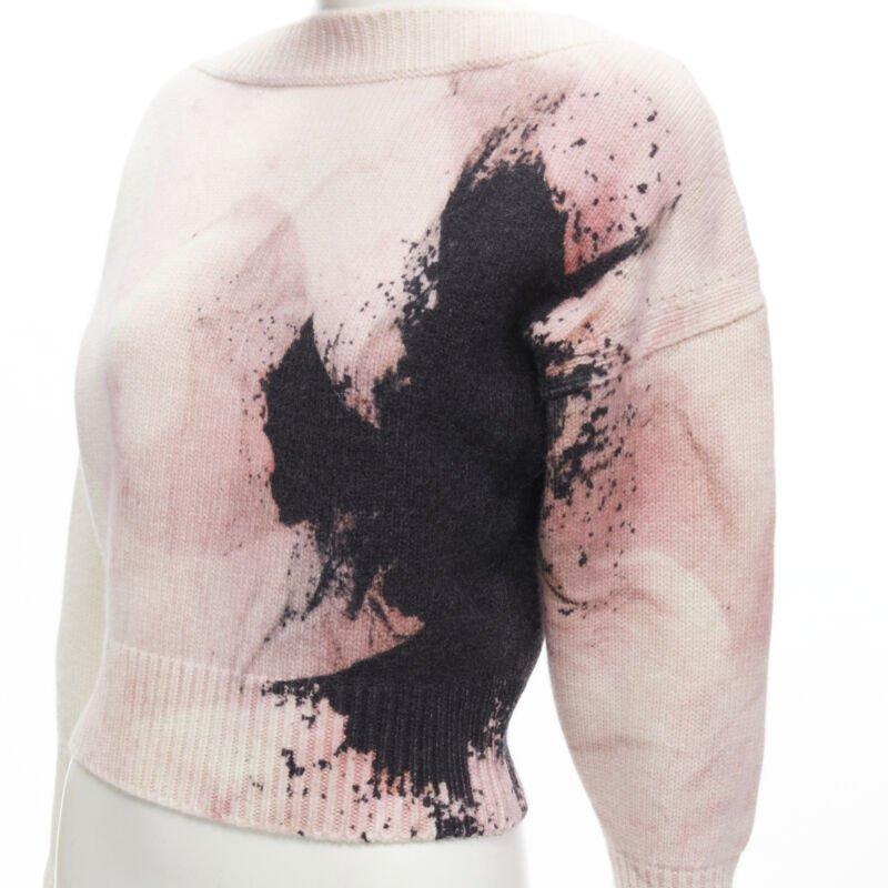 ALEXANDER MCQUEEN 2021 Anémone laine cachemire imprimé floral pull cropped XXS
Référence : AAWC/A00091
Marque : Alexander McQueen
Designer : Sarah Burton
Collectional : 2021 Anémone
MATERIAL : Laine, cachemire
Couleur : écru, rose
Motif :