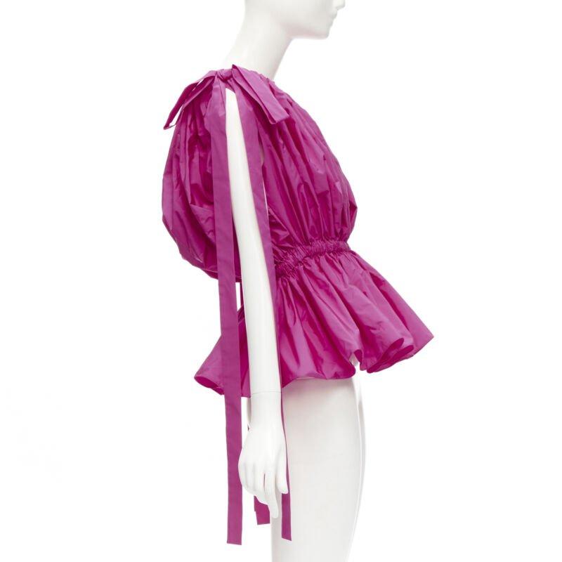 ALEXANDER MCQUEEN Haut péplum rose fuschia froncé avec nœud papillon à l'épaule, Taille IT38 XS, 2021 Excellent état - En vente à Hong Kong, NT