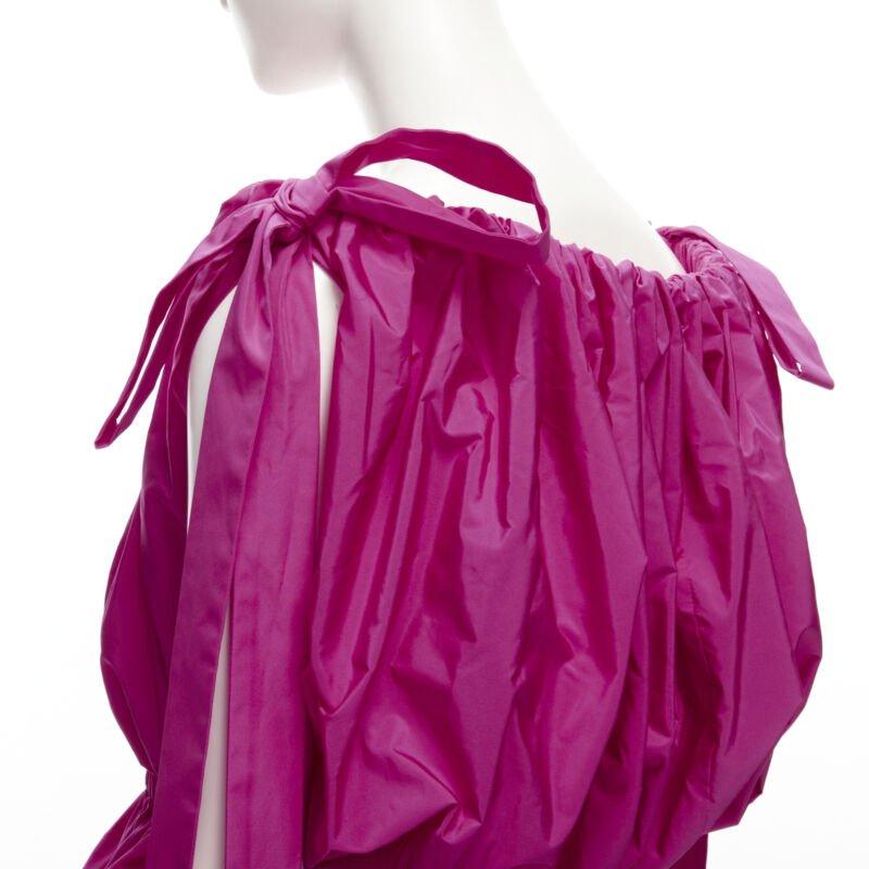ALEXANDER MCQUEEN Haut péplum rose fuschia froncé avec nœud papillon à l'épaule, Taille IT38 XS, 2021 en vente 2
