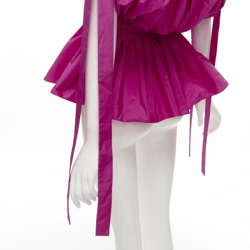 ALEXANDER MCQUEEN Haut péplum rose fuschia froncé avec nœud papillon à l'épaule, Taille IT38 XS, 2021 en vente 3