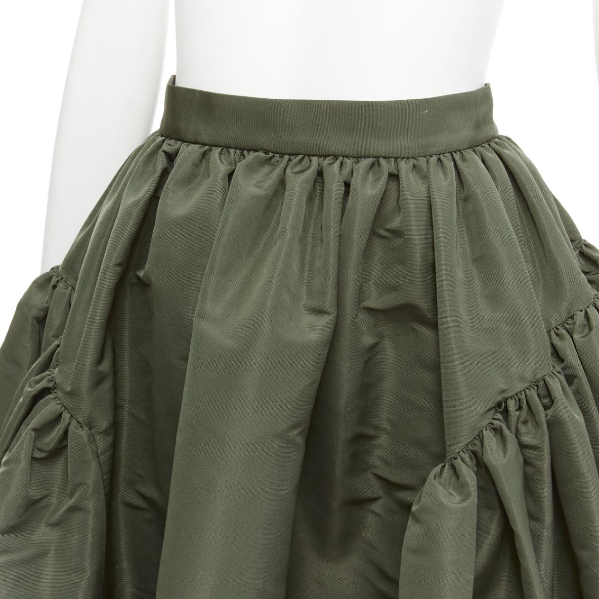ALEXANDER MCQUEEN 2021 green khaki high waisted midi full skirt IT38 XS
Reference: AAWC/A00954
Brand: Alexander McQueen
Designer: Sarah Burton
Collection: 2021
Material: Polyester
Color: Green
Pattern: Solid
Closure: Zip
Extra Details: Back