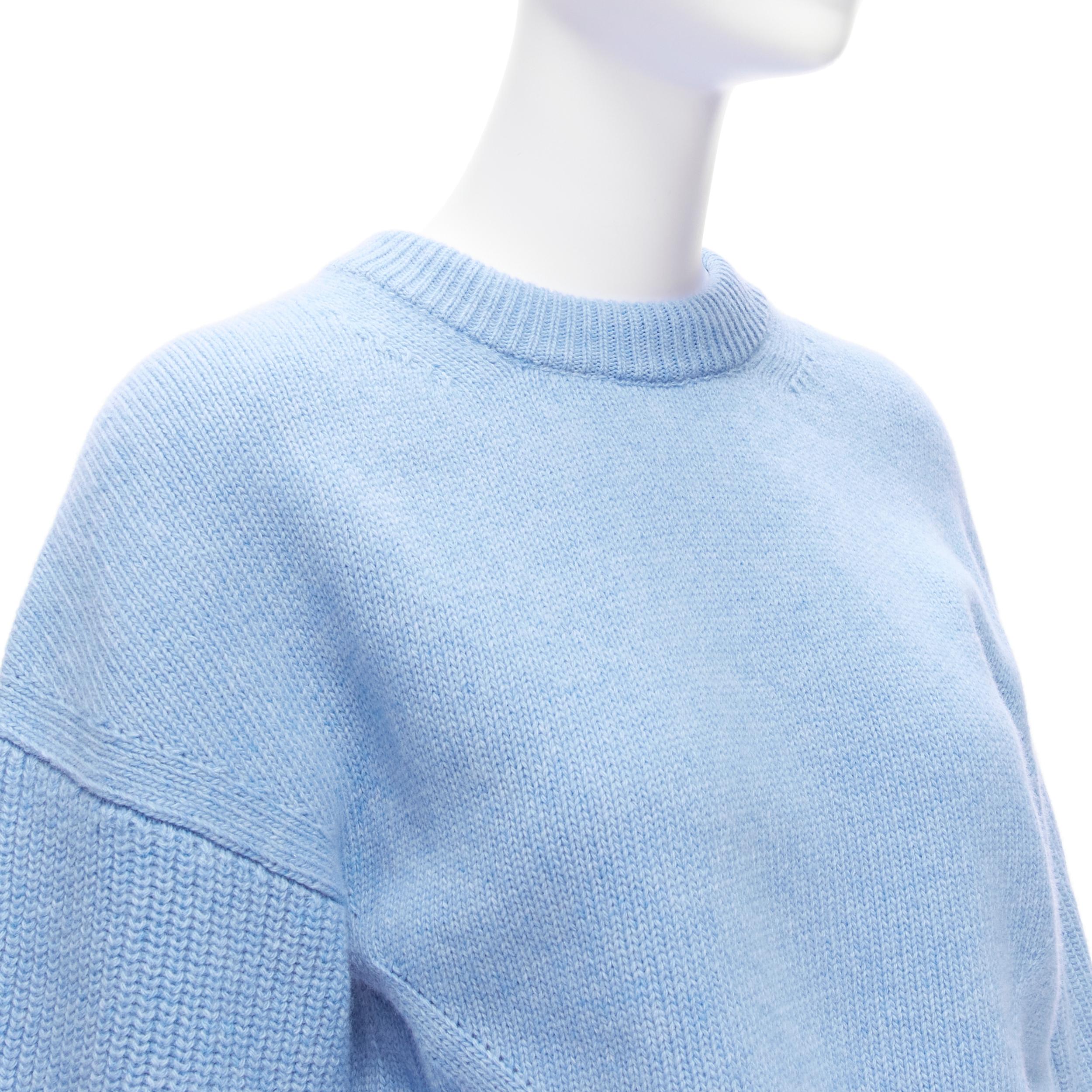 ALEXANDER MCQUEEN 2021 powder blue speckled wool boxy cropped sweater XS
Reference: AAWC/A00481
Brand: Alexander McQueen
Designer: Sarah Burton
Collection: 2021
Material: Wool
Color: Blue
Pattern: Solid
Closure: Pullover
Made in: