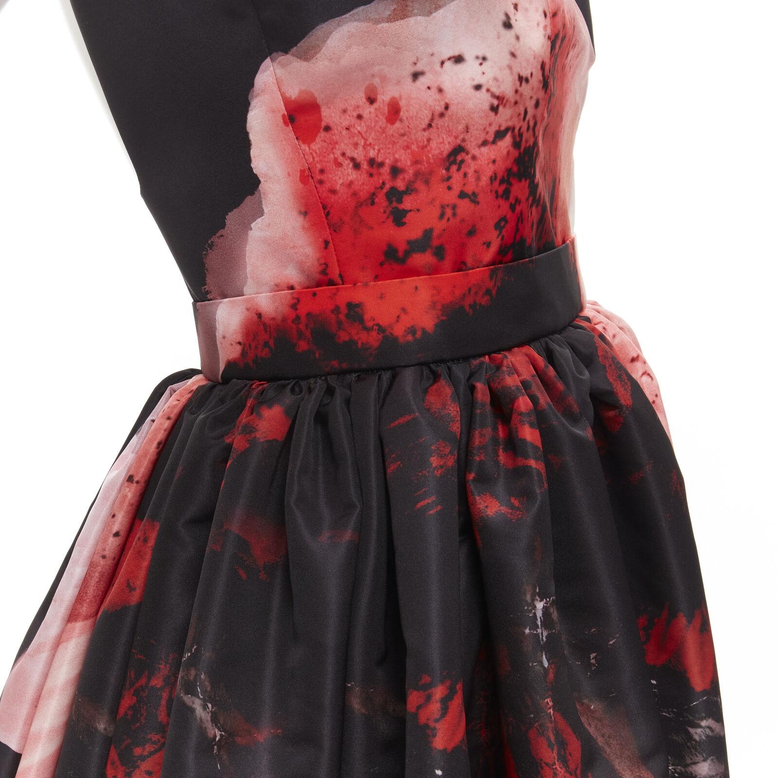ALEXANDER MCQUEEN 2021 Runway Anemone black red floral full gown IT38 S
Reference: AAWC/A00060
Brand: Alexander McQueen
Designer: Sarah Burton
Collection: Fall Winter 2021 - Runway
Material: Polyester
Color: Black, Red
Pattern: Floral
Closure: