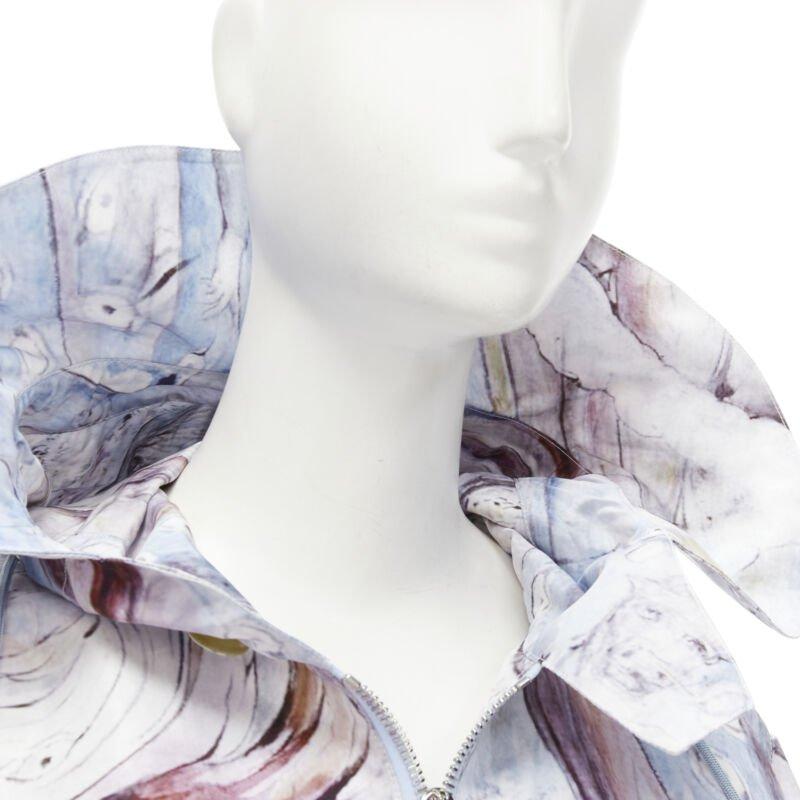 ALEXANDER MCQUEEN Bomber à capuche courte style battant William Blake 2021 IT36 XS en vente 2