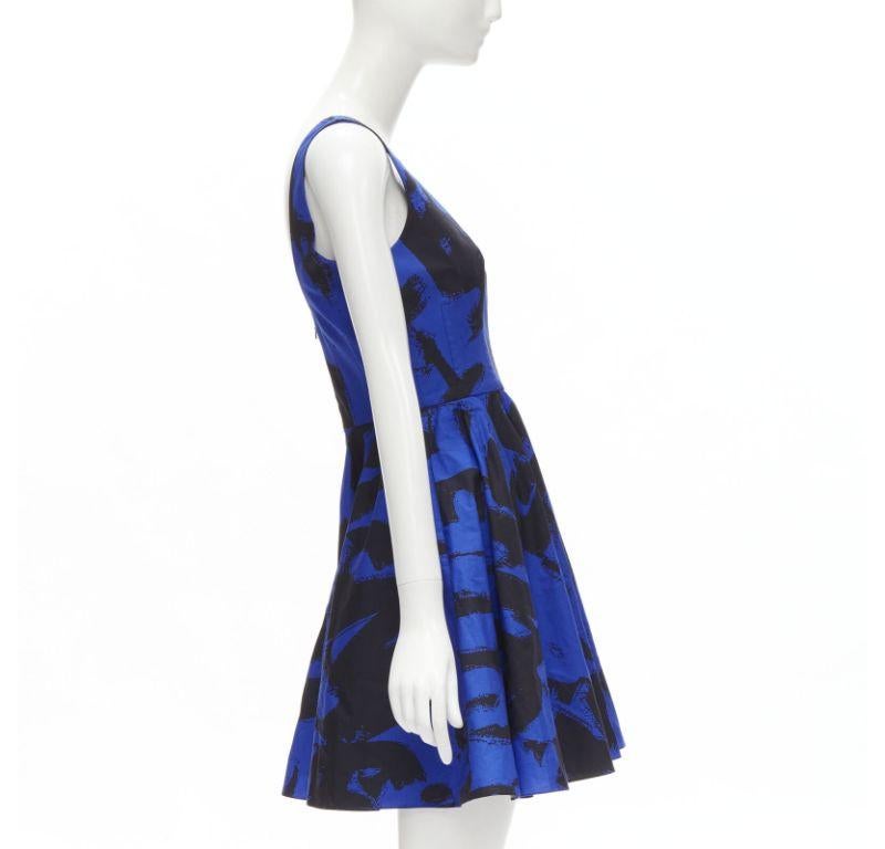 ALEXANDER MCQUEEN 2022 black blue abstract print fit flared scoop dress It38 S In Excellent Condition For Sale In Hong Kong, NT