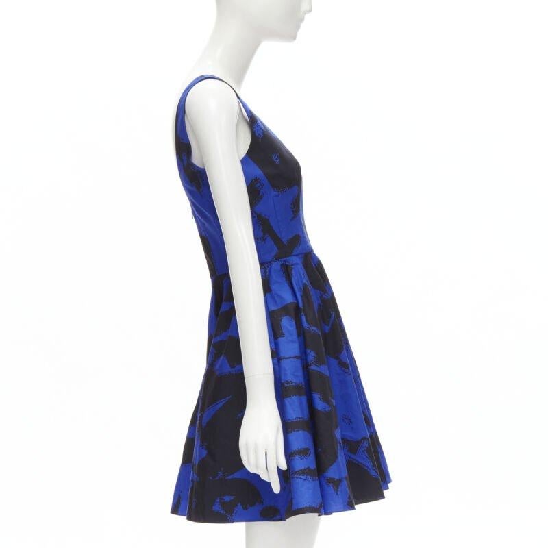 ALEXANDER MCQUEEN 2022 black blue abstract print fit flared scoop dress It38 S In Excellent Condition For Sale In Hong Kong, NT