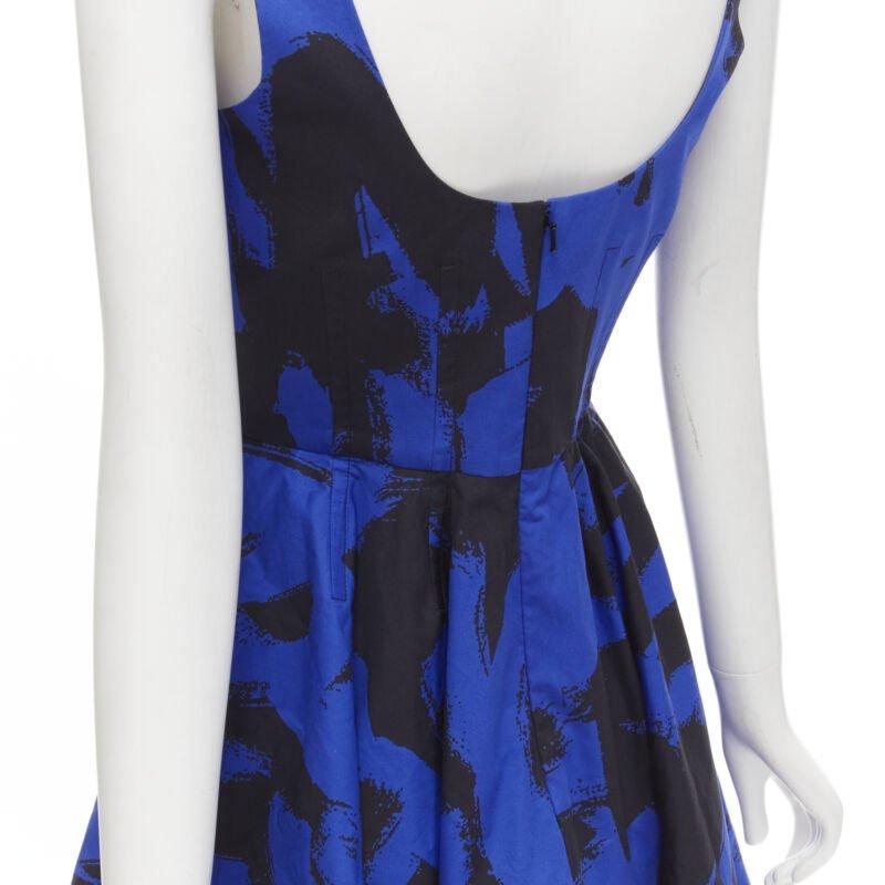 ALEXANDER MCQUEEN 2022 black blue abstract print fit flared scoop dress It38 S For Sale 3