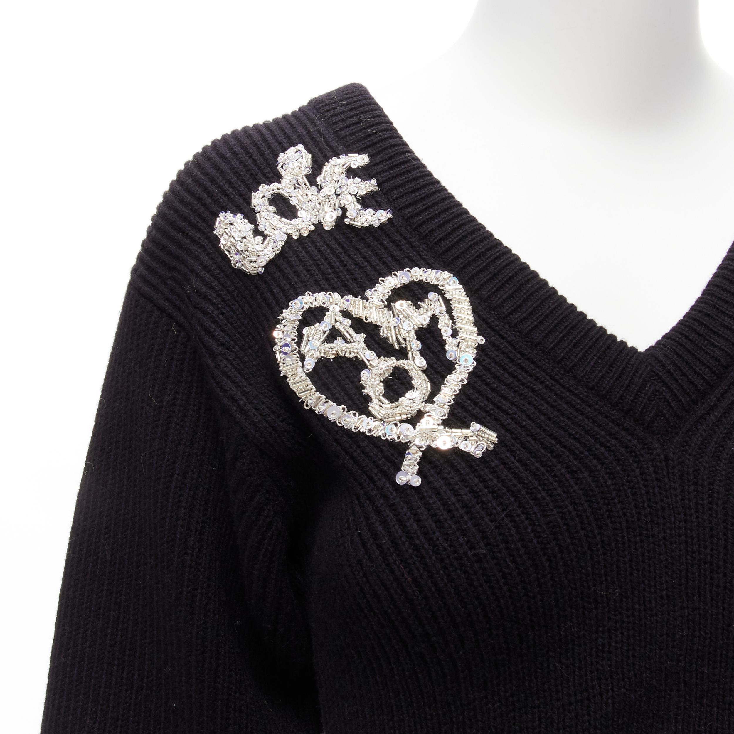 ALEXANDER MCQUEEN 2022 black logo beads embellished peplum ribbed sweater S
Reference: AAWC/A00473
Brand: Alexander McQueen
Designer: Sarah Burton
Collection: 2022
Material: Wool
Color: Black, Silver
Pattern: Solid
Closure: Pullover
Made in: