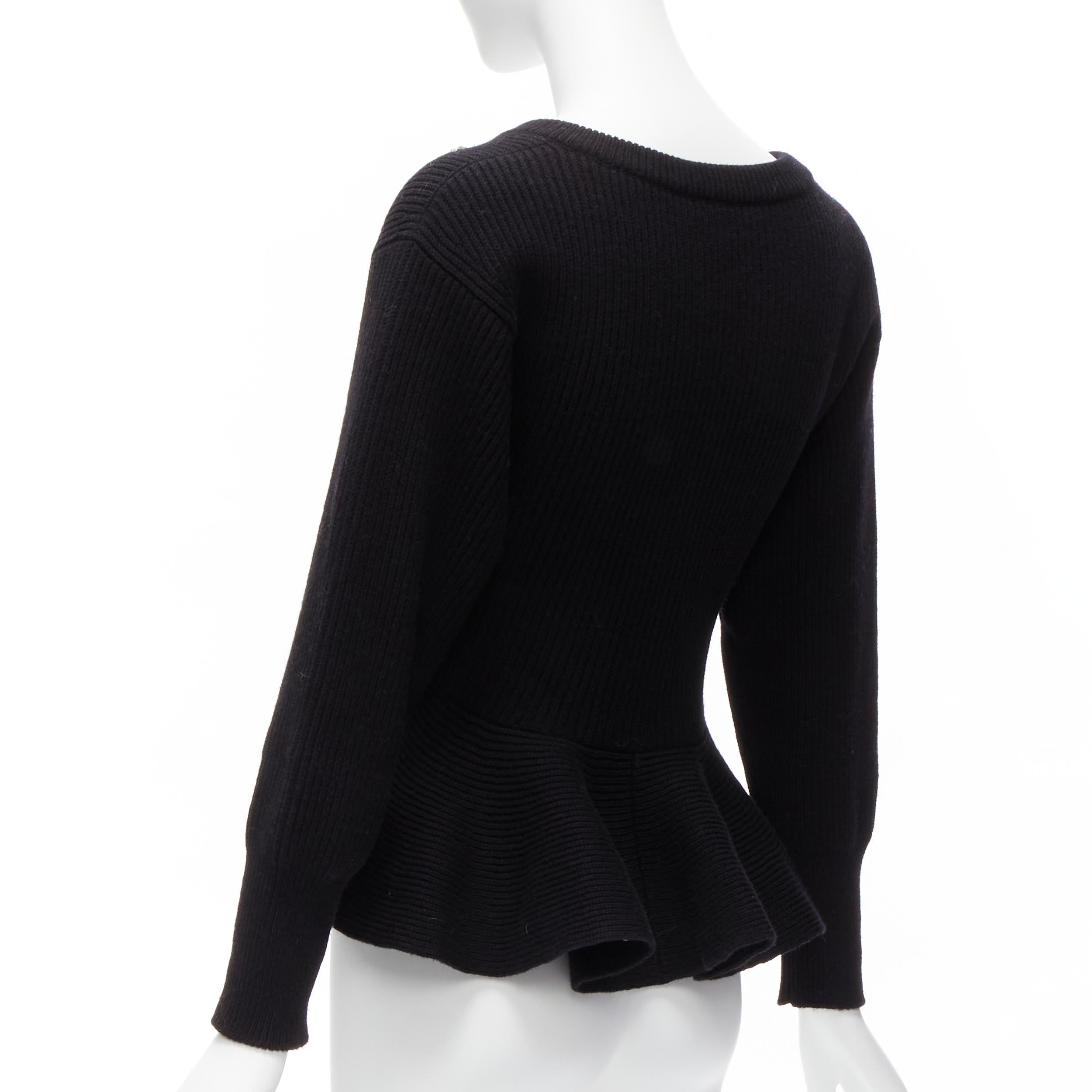 ALEXANDER MCQUEEN 2022 noir logo perles embellies peplum pull côtelé S en vente 1