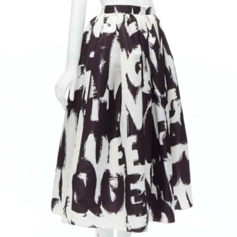Gray ALEXANDER MCQUEEN 2022 Brush Graffiti black white logo flared skirt IT38 XS For Sale
