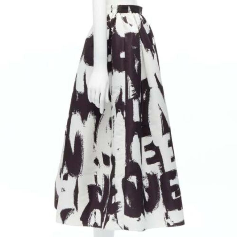 ALEXANDER MCQUEEN 2022 Brush Graffiti black white logo flared skirt IT38 XS In Excellent Condition For Sale In Hong Kong, NT