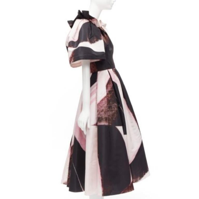 ALEXANDER MCQUEEN 2022 Bata asimétrica con estampado de pinceladas Charles Arnoldi IT38 XS en Excelente estado para la venta en Hong Kong, NT