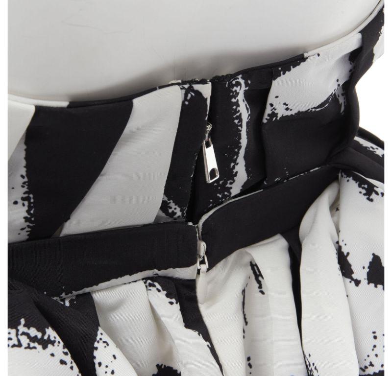 ALEXANDER MCQUEEN 2022 Graffiti Brush black white boned corset gown FR40 M For Sale 7