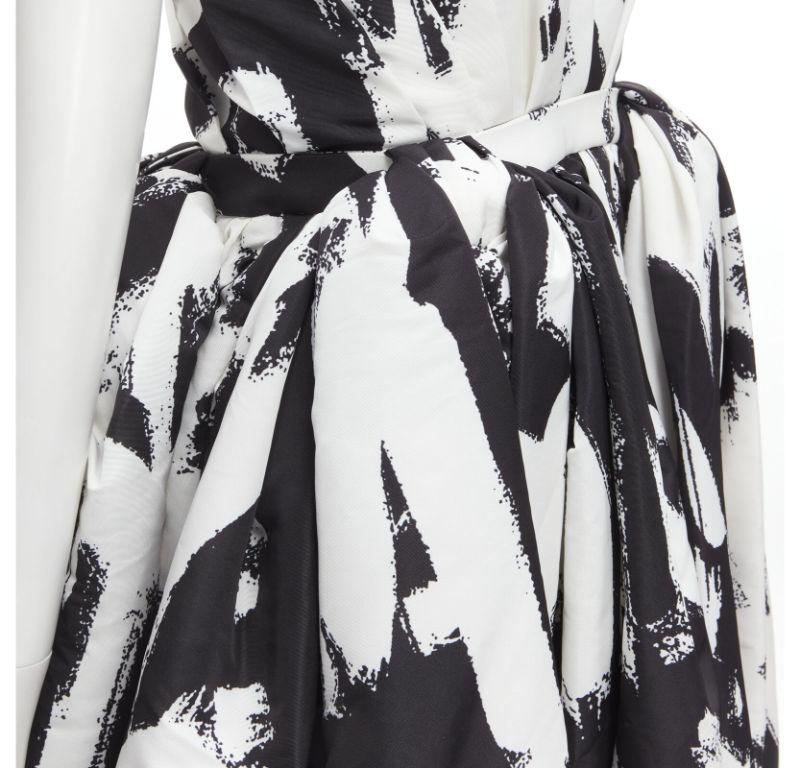ALEXANDER MCQUEEN 2022 Graffiti Brush black white boned corset gown FR40 M For Sale 2