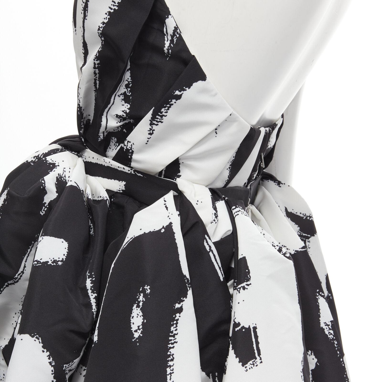 ALEXANDER MCQUEEN 2022 Graffiti Brush black white boned corset gown FR40 M For Sale 4