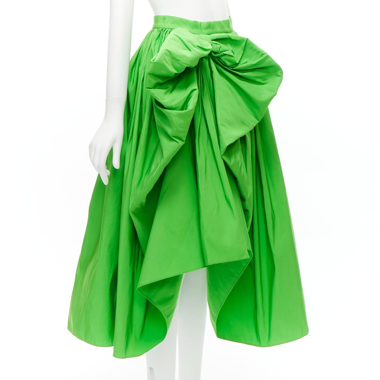 Green ALEXANDER MCQUEEN 2022 green taffeta bow detail high low cocktail skirt IT38 XS For Sale