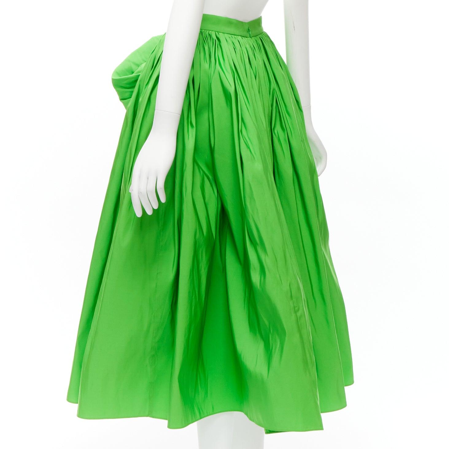 ALEXANDER MCQUEEN 2022 green taffeta bow detail high low cocktail skirt IT38 XS For Sale 1