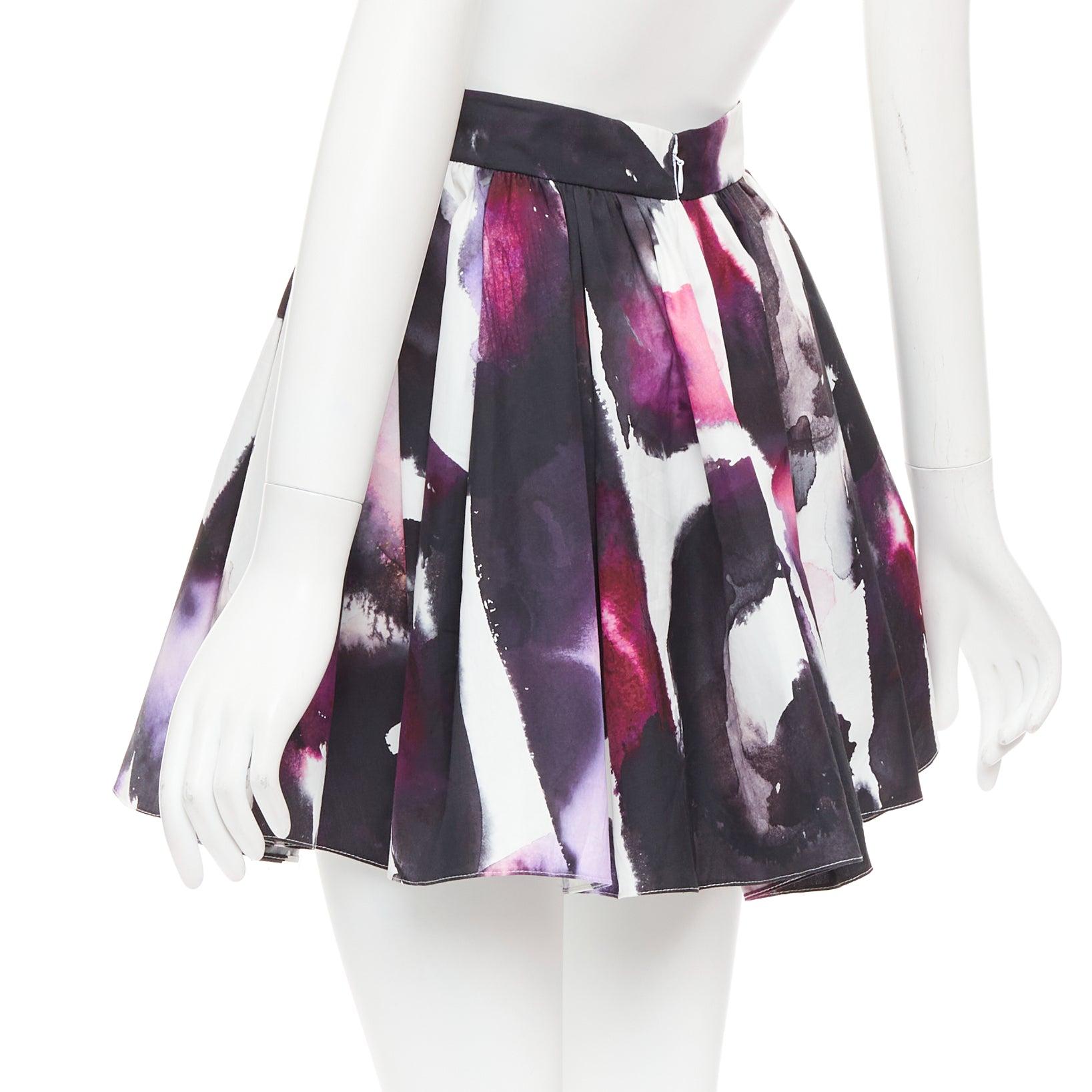 ALEXANDER MCQUEEN 2022 purple watercolor paint print pleated skirt IT38 XS For Sale 1